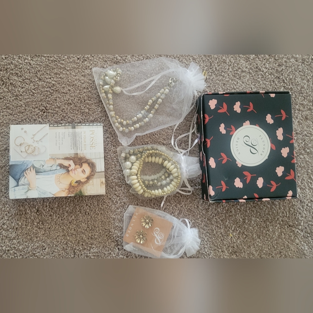 Plunder Necklace, Earrings and Bracelet